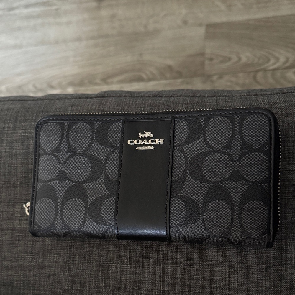 Coach Signature Black and Gray Zip Wallet